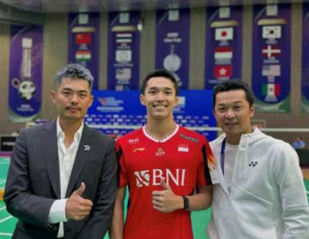 法国羽毛球队碾压英格兰羽毛球队,陶菲克完成帽子戏法 法国羽毛球队碾压英格兰羽毛球队,陶菲克完成帽子戏法