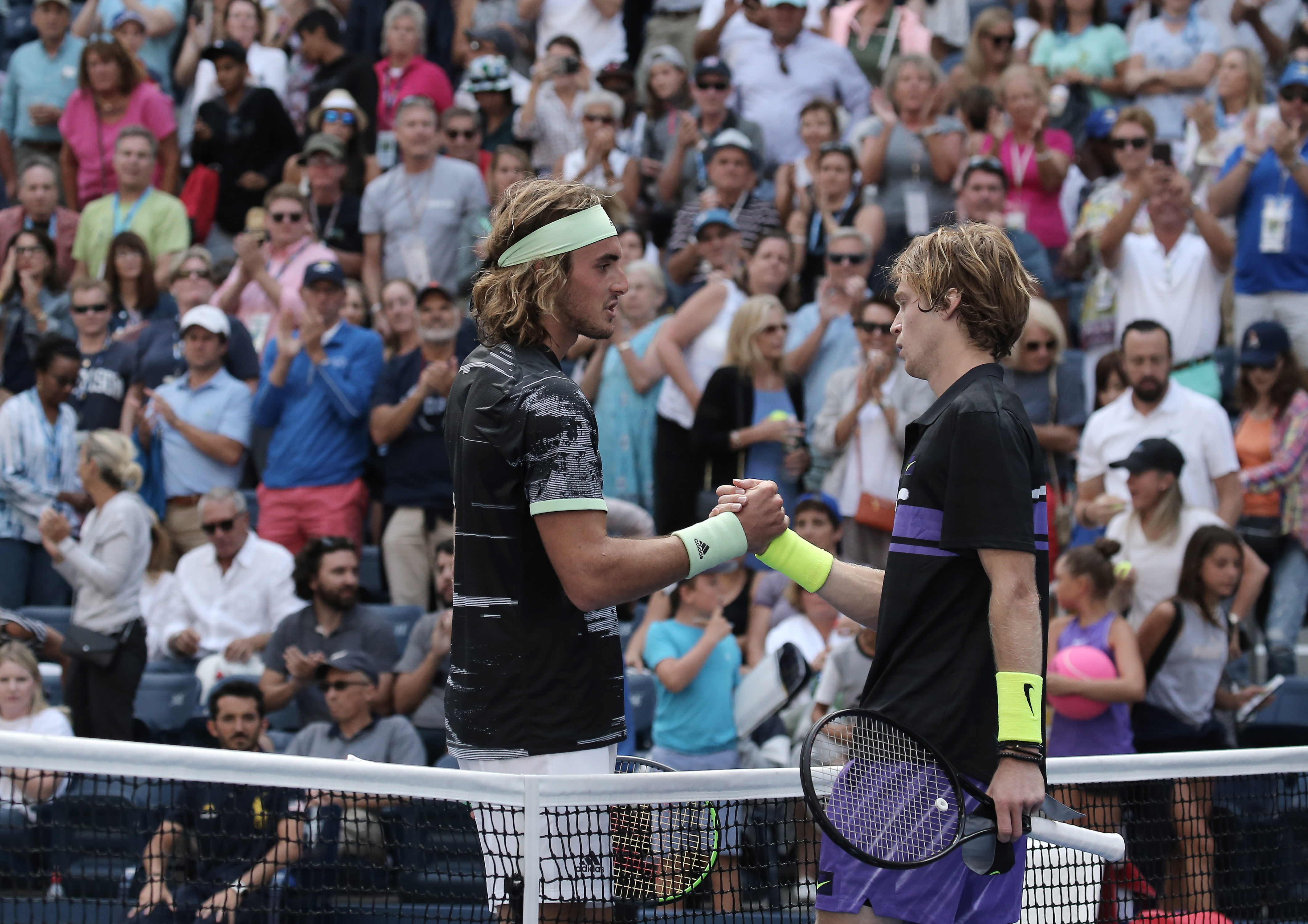 开云体育登录-英国网球队鏖战西班牙网球队，西西帕斯绝境逆转