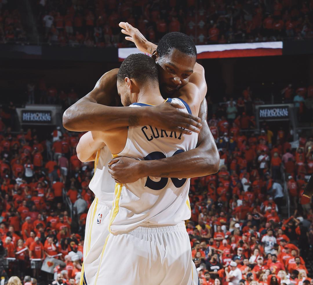 焦点大战：橄榄球上演巅峰碰撞的简单介绍