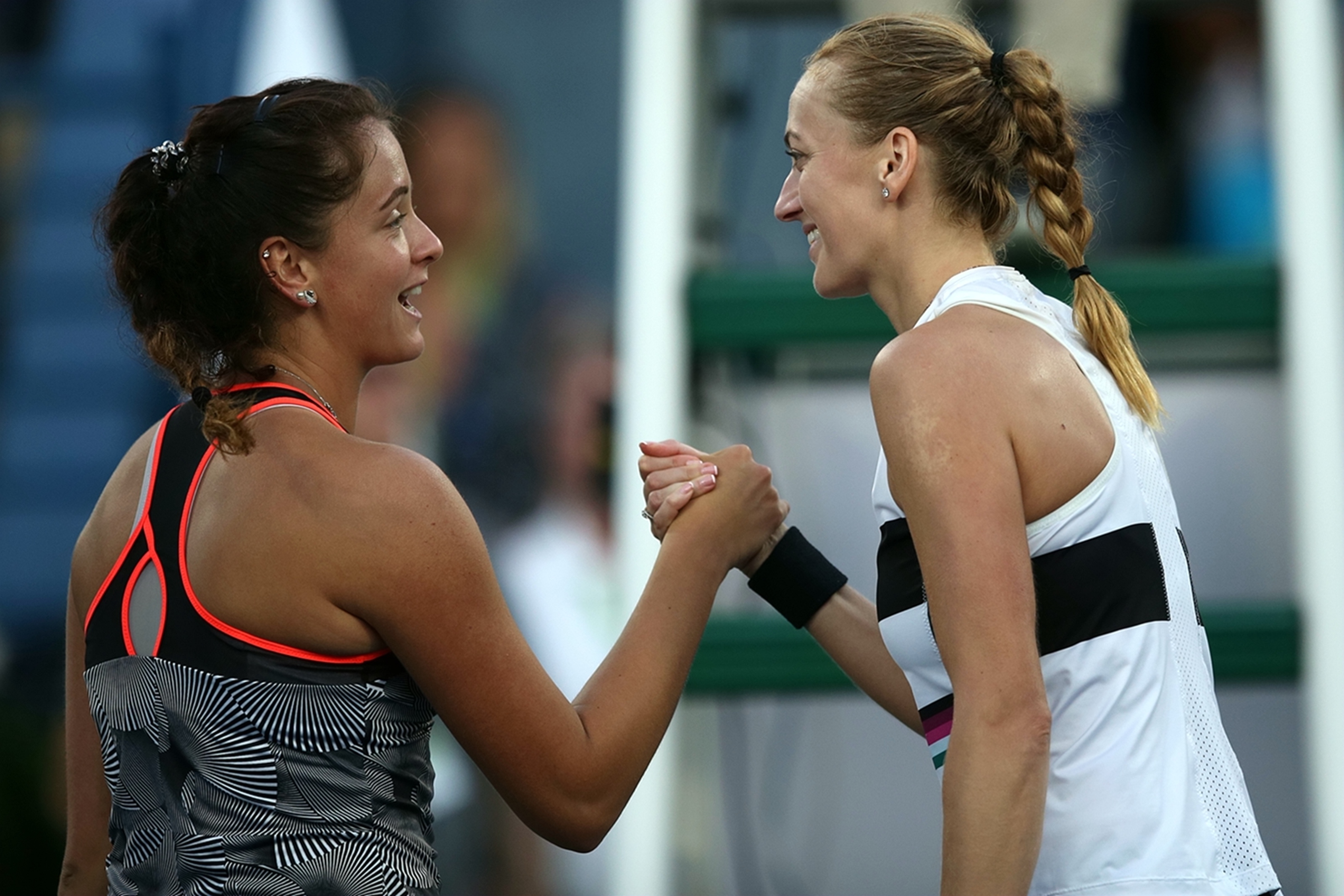 开云体育登录-迪拜女足表现出色，夺得比赛胜利